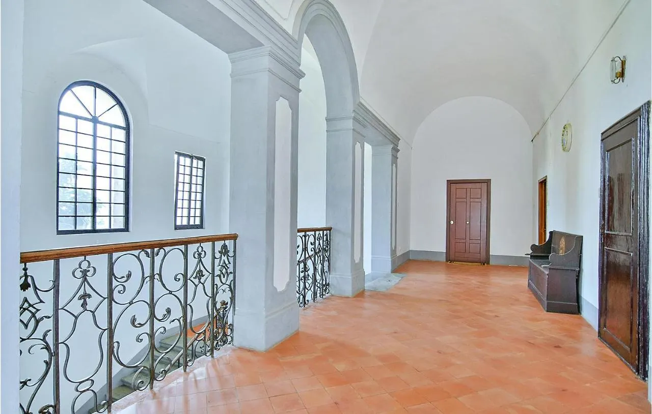 1 Bedroom Gorgeous Apartment In Arezzo Itália