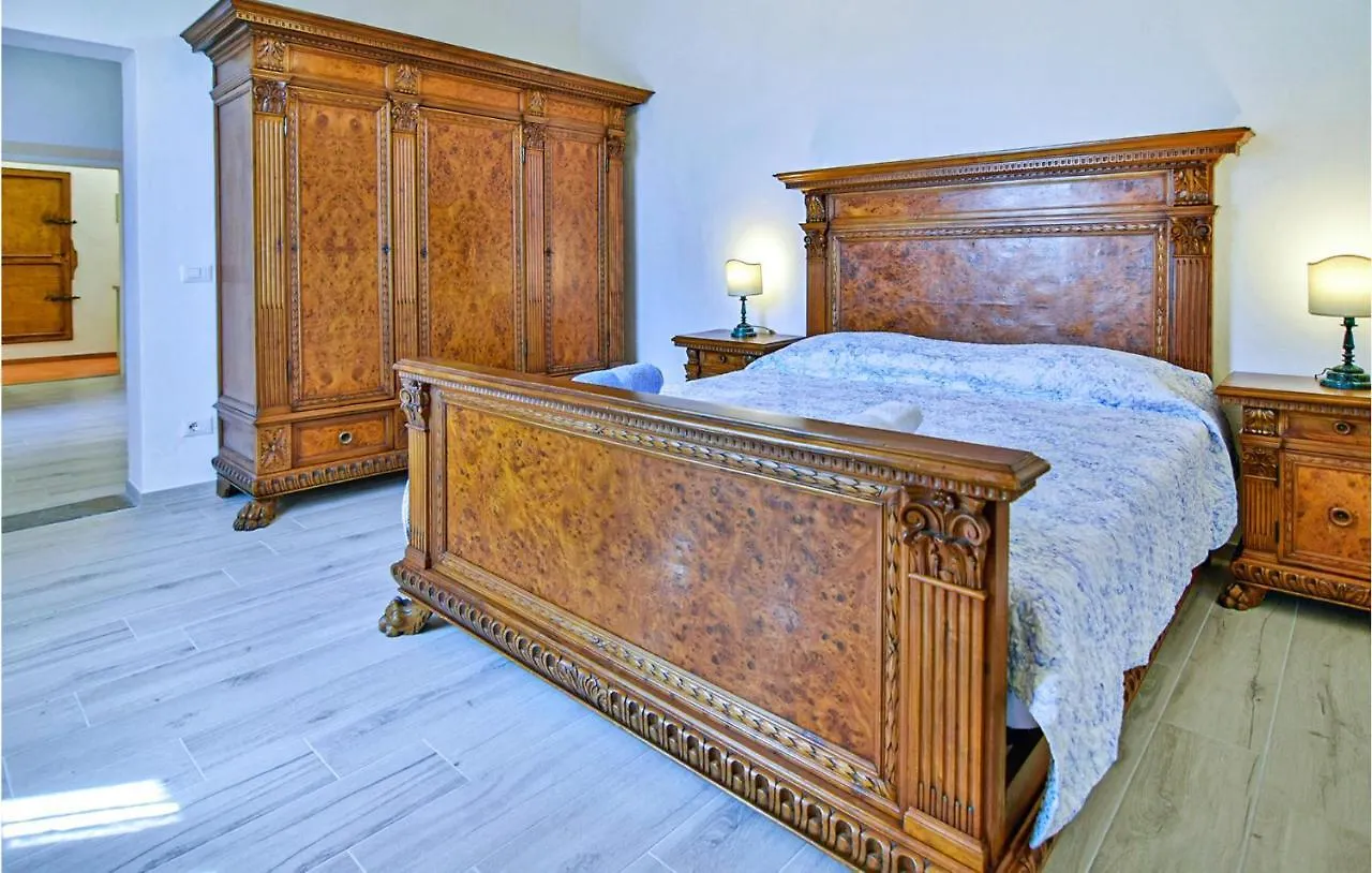 1 Bedroom Gorgeous Apartment In Arezzo Itália