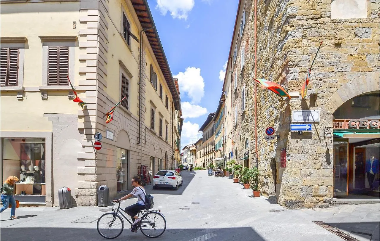 1 Bedroom Gorgeous Apartment In Arezzo