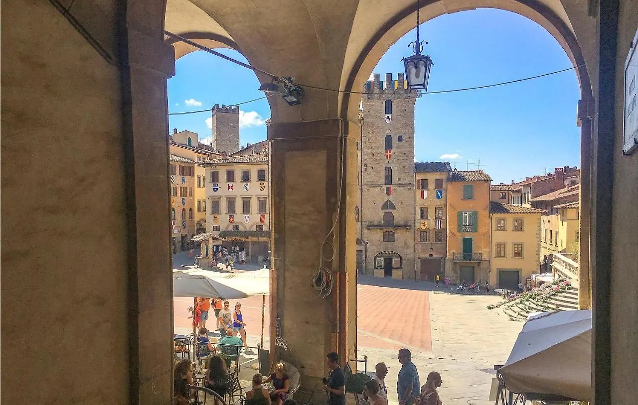 1 Bedroom Gorgeous Apartment In Arezzo 0*,